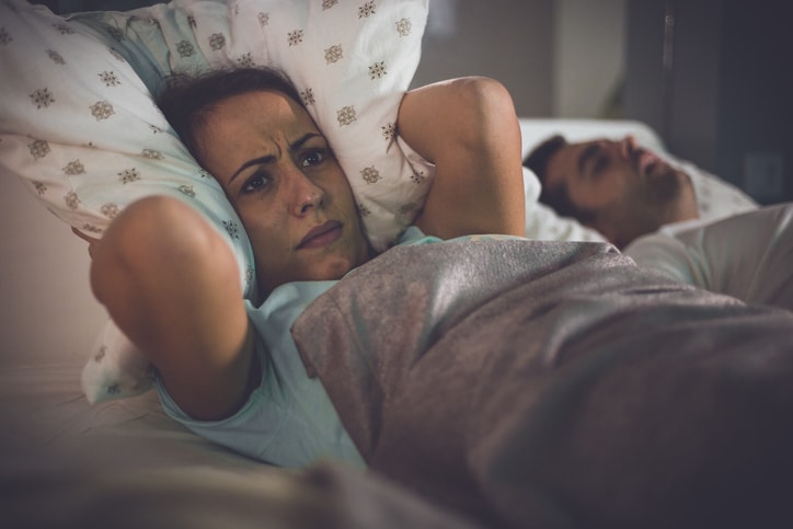 Women cant sleep cause of husband's snoring